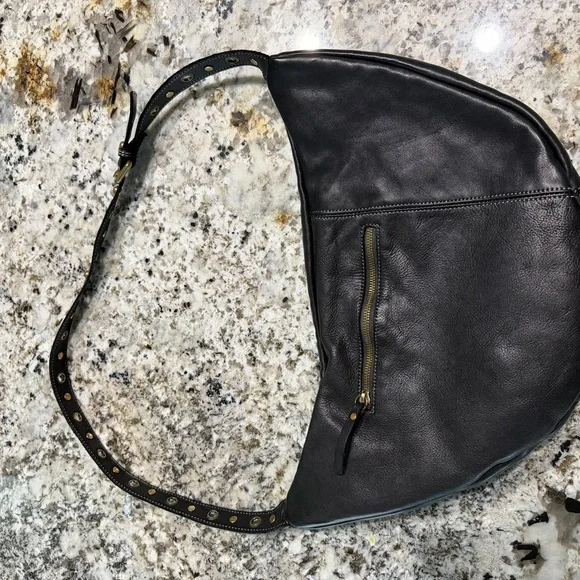 Bolsa Nova “Bella” black leather sling bag - Picture 2 of 4